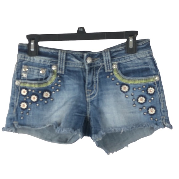 Women's Miss Me Low Rise Med. Wash Embroidered Floral Frayed Shorts. Size 27 - Picture 15 of 16